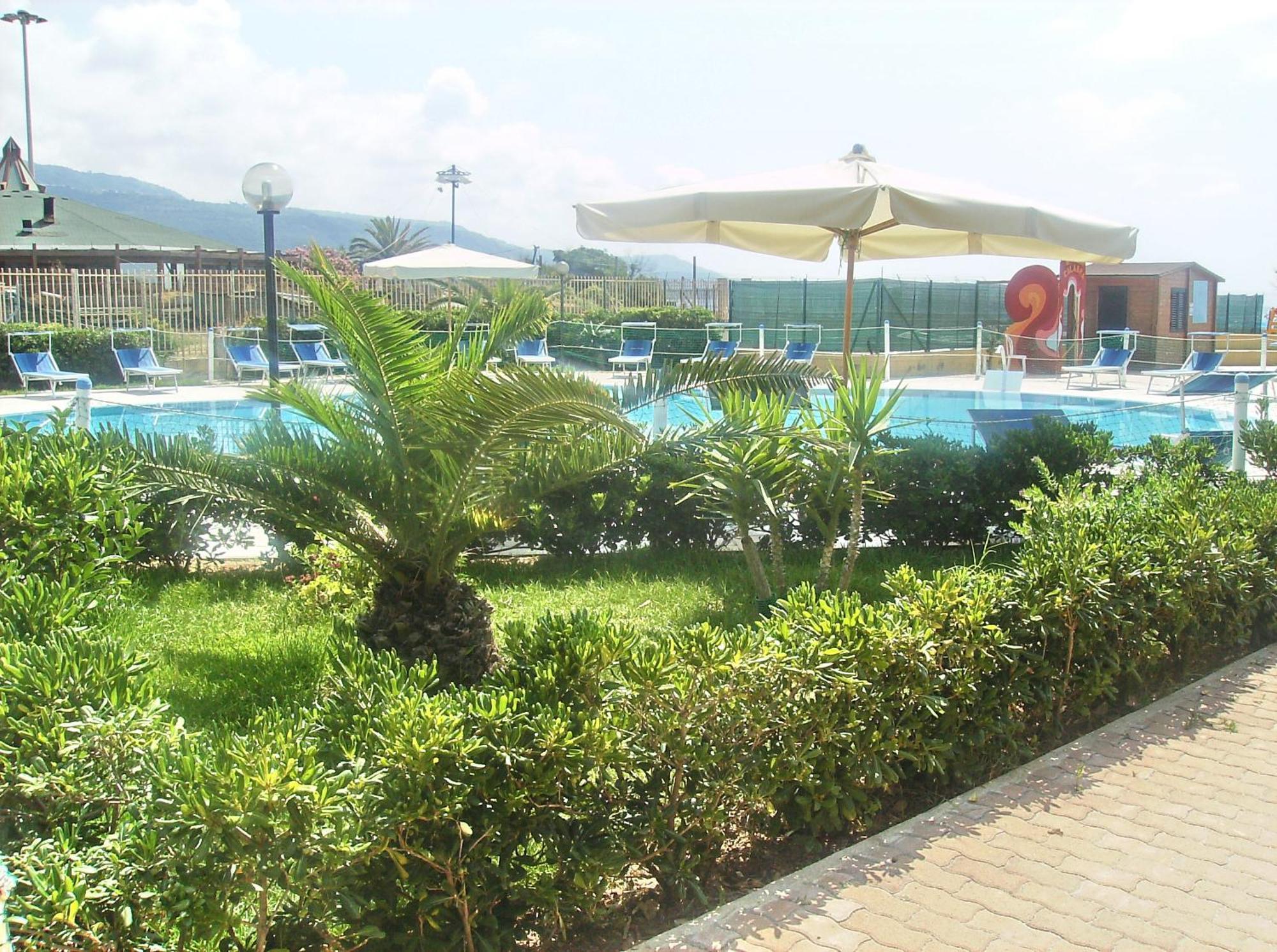 Hotel Residence Riviera Calabra Zambrone Exterior photo